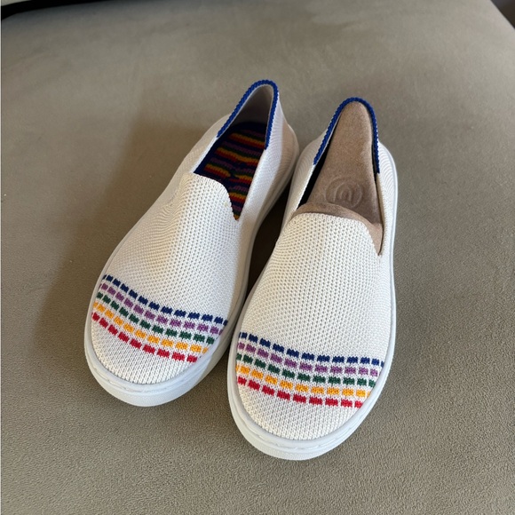 NEW. Rothy’s The Kids Sneaker Youth White Rainbow Slip On Shoes. Size 10. - Picture 1 of 3